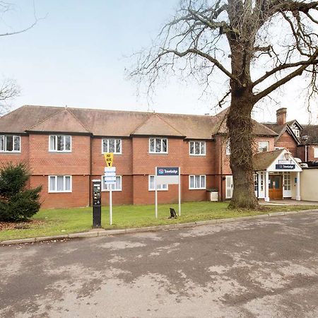 Travelodge Walton On Thames Bagian luar foto