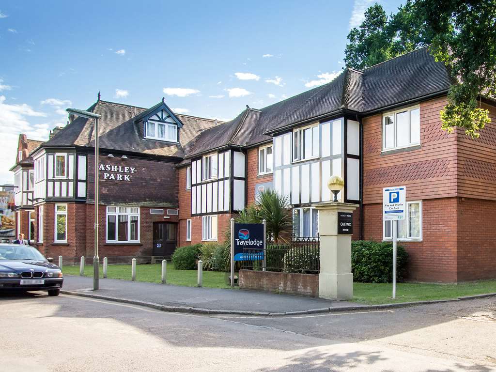 Travelodge Walton On Thames Bagian luar foto